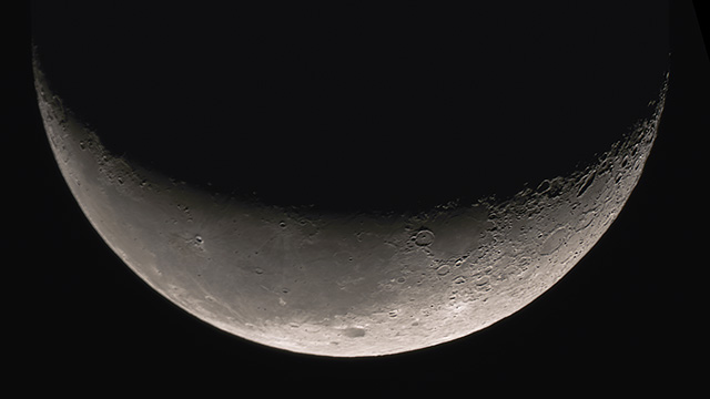 Thin crescent Moon @ not so bad Astrophotography